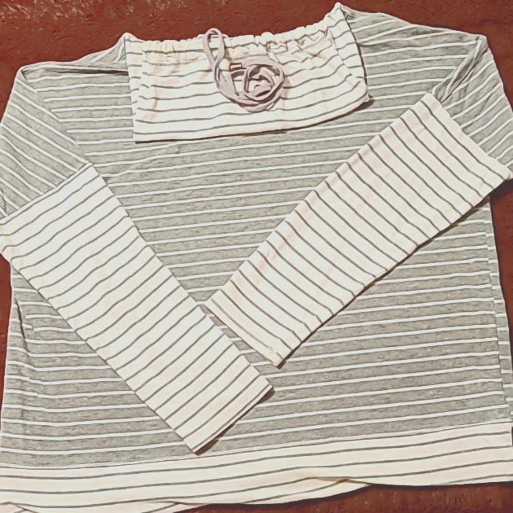 Ladies L Cupid Pullover Soft L/S Top Cowl Neck EUC BUY It Now PRICE